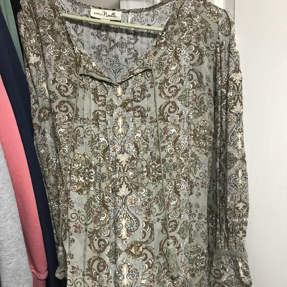Simple noelle tunic